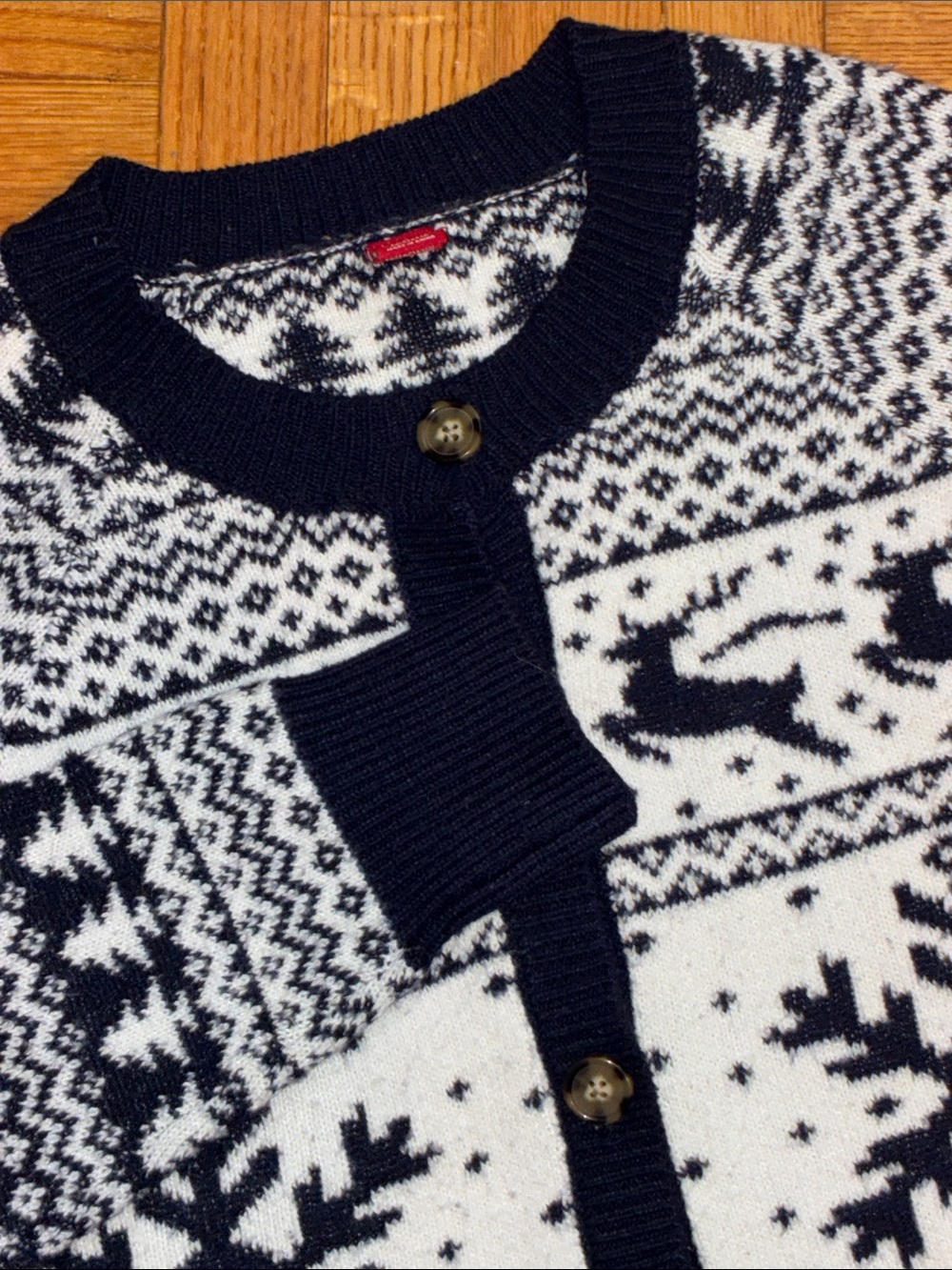 DEC. 25th , Women’s M, Navy & White Holiday Knit Cardigan